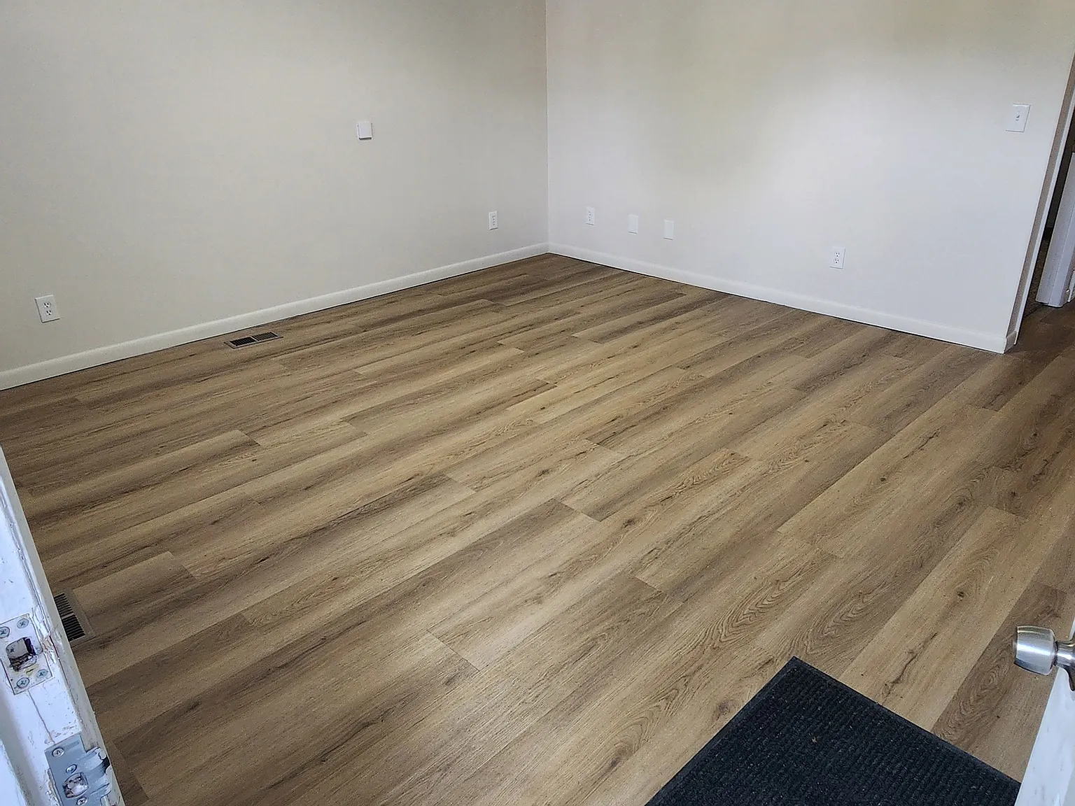 3 bed, 1034 sqft, $1,250 — Photo 2