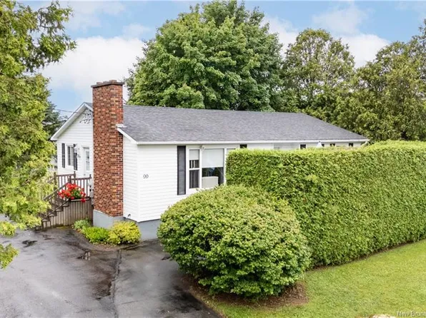 99 Summit Ave, Sussex, NB E4E 1A7