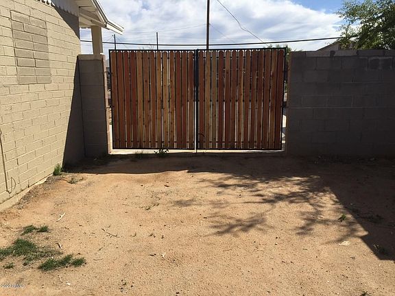 2nd image of 2524 E Southgate Ave