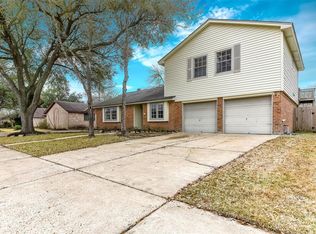 718 Whitecap Dr, Seabrook, TX 77586