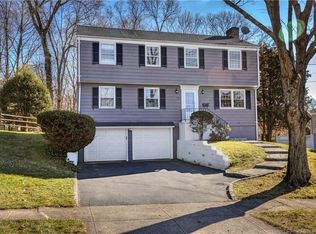 237 Taunton Rd, Fairfield, CT 06824