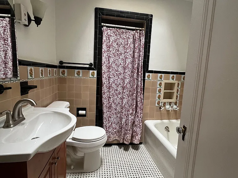 522 N Saint George St — Photo 14