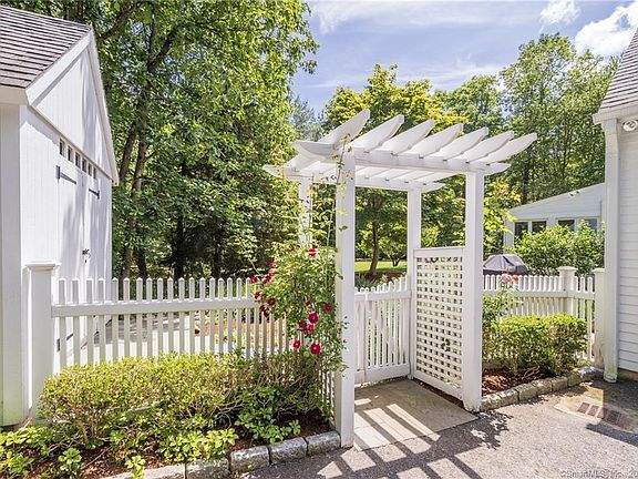 4th image of 21 Woodland Pl