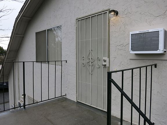 4th image of 40 Barrett Ave APT C