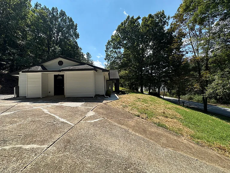 9506 Fuller Rd — Photo 31