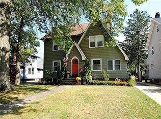 2563 Canterbury Rd, Cleveland Hts, OH 44118