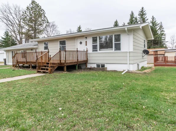 107 2nd St E, Center, ND 58530
