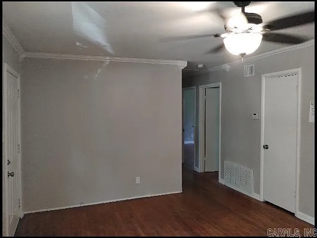 3 bed, 1.0 bath, 900 sqft, $945 — Photo 2