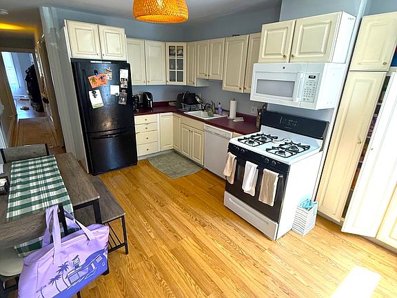 2nd image of 501 E 3rd St