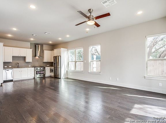 4th image of 130 Davis Ct