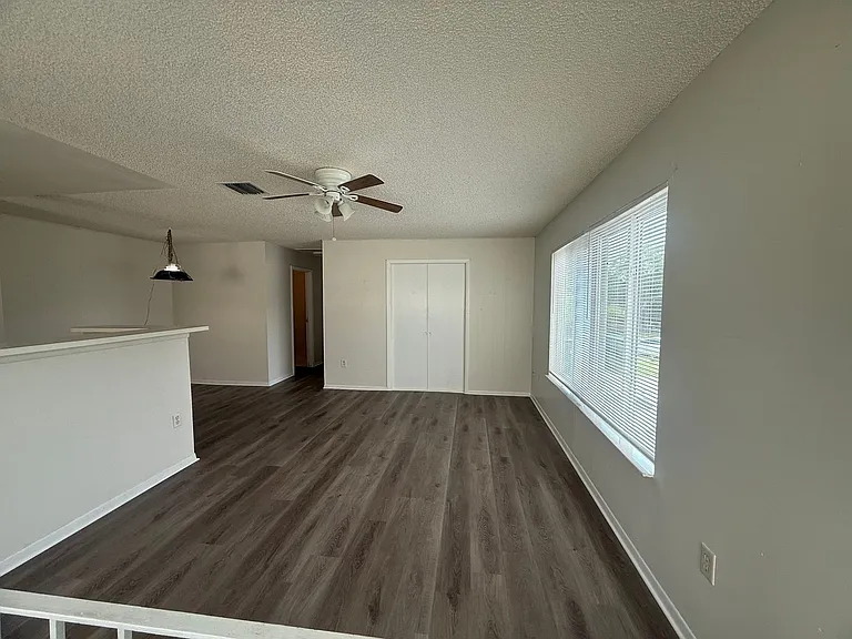 1101 Spring Meadow Dr — Photo 5