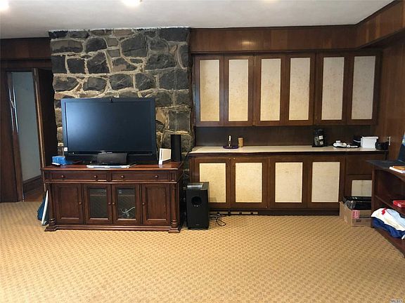 3rd image of 18 Pine St