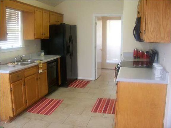 3rd image of 838 Montero Dr