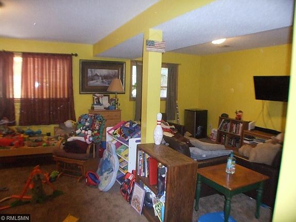 4th image of 1518 Summit Ave