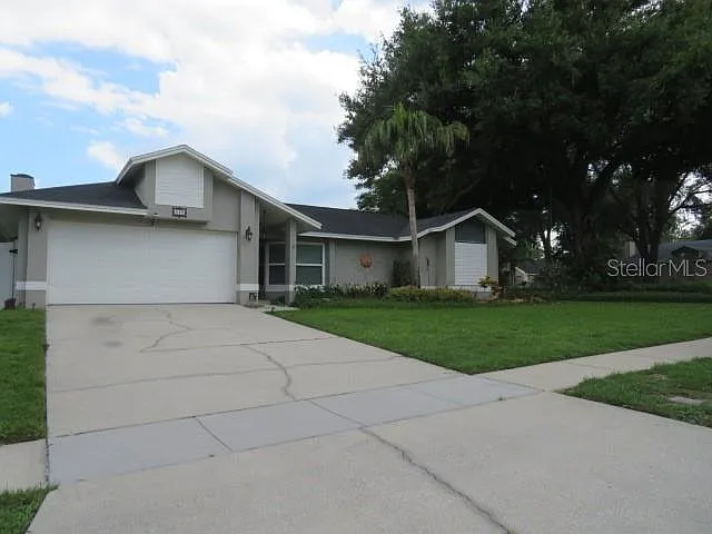 4 bed, 2.0 bath, 1669 sqft, $3,100 — Photo 2
