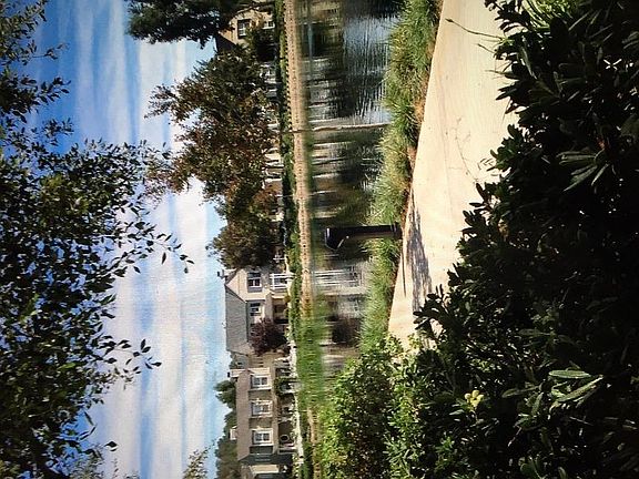 3rd image of 27030 Edgewater Ln