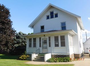 108 E Green St, Wyoming, IA 52362
