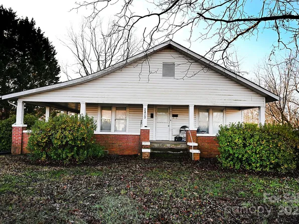 2423 2nd Ave SW, Hickory, NC 28602