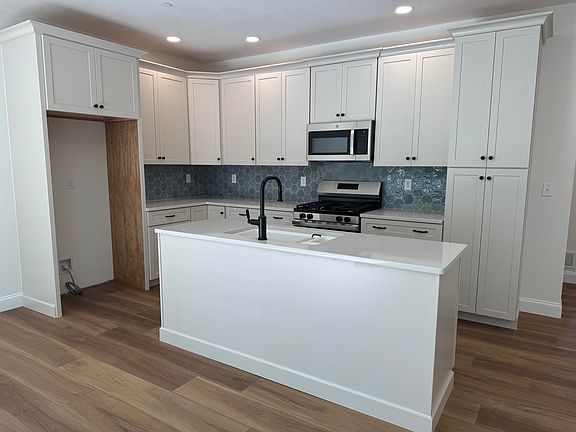 2nd image of 5A Dearborn Circle
