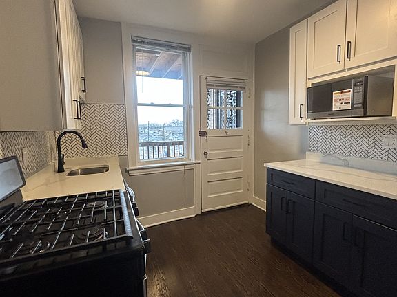 4th image of 2834 N Lockwood Ave #3C