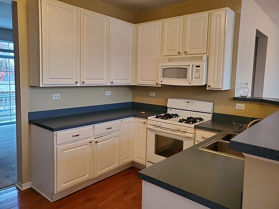 5th image of 138 Goldenhill St #138