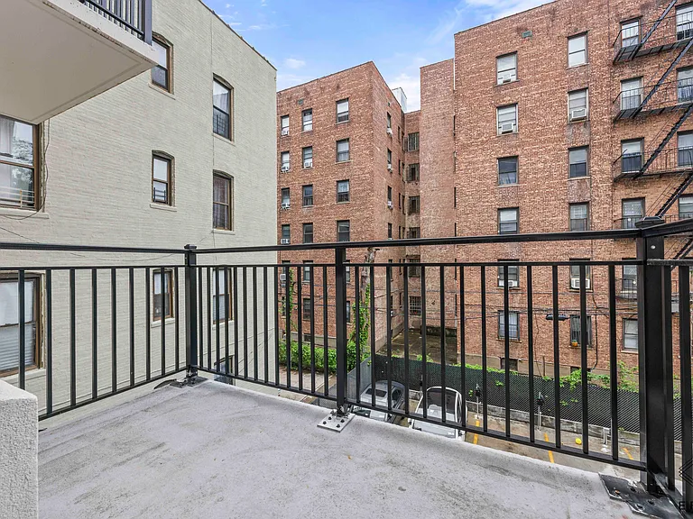 2045 Ocean Ave #406 — Photo 7