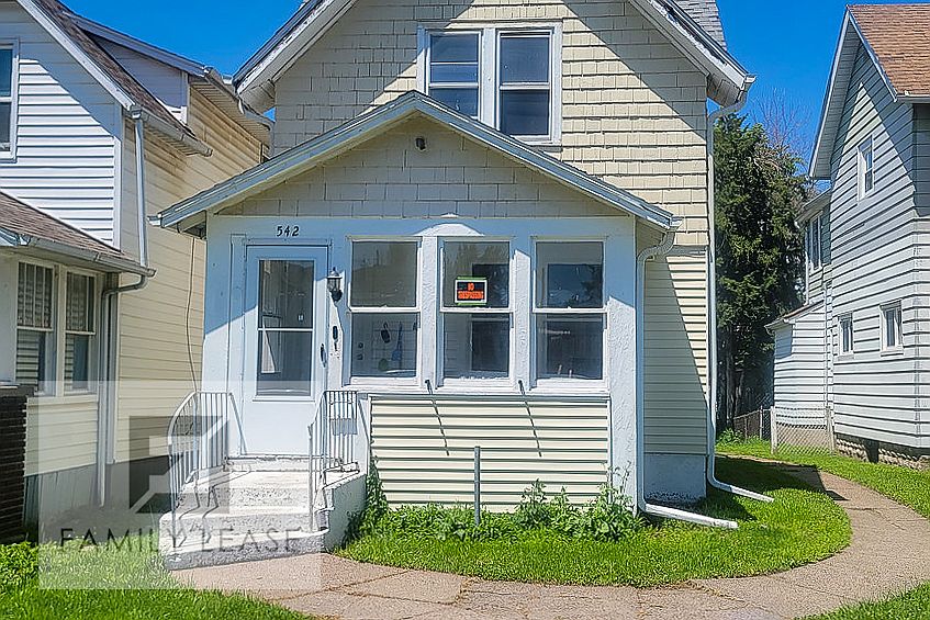 1st image of 542 7th Ave S
