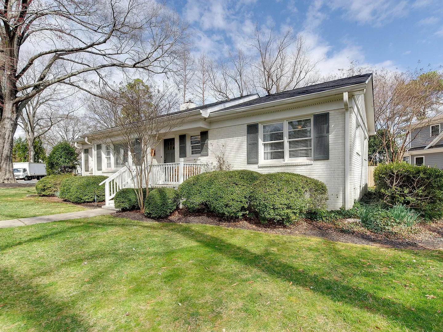 Fully furnished dream home in the best location! — Photo 2