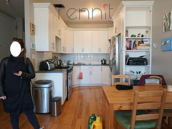 3rd image of 111 Vernon Ave APT 3