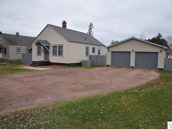 2nd image of 2511 Lake Shore Dr E