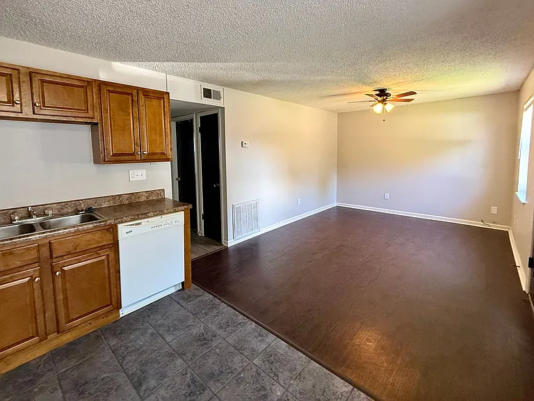 4717 Samantha Ave — Photo 4