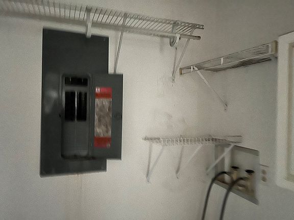 5th image of 176 Ewing Ln