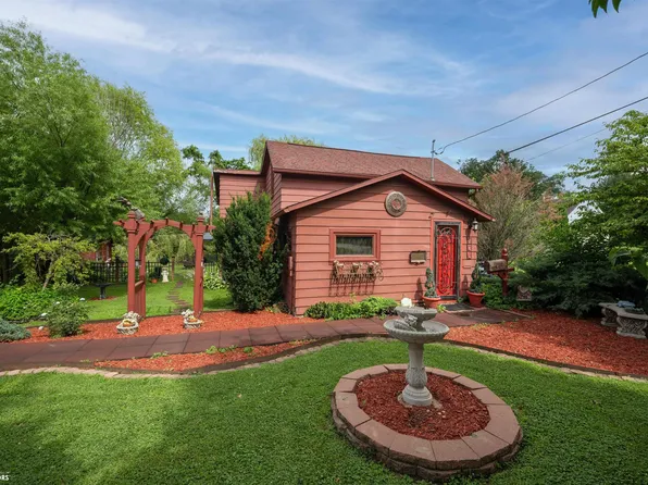 306 S 8th Ave, Vinton, IA 52349