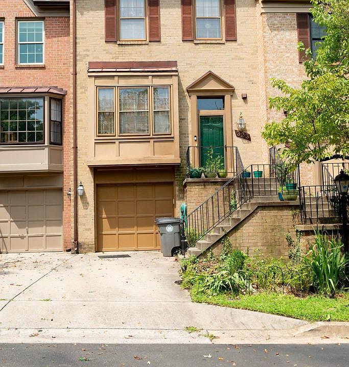 1st image of 323 Lynn Manor Dr