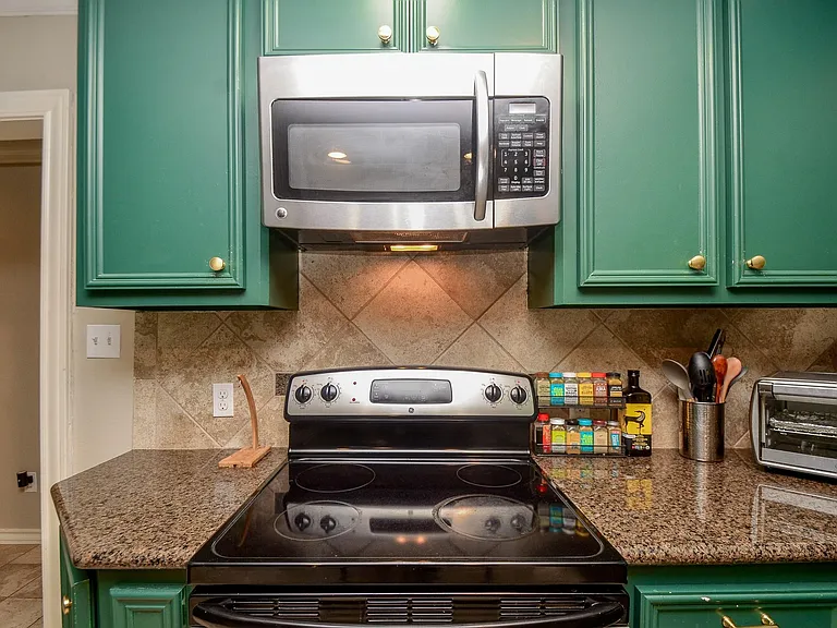 4315 Fernwood Dr — Photo 15