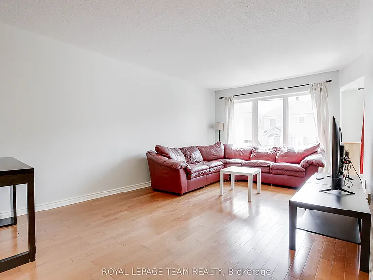 33 Scampton Dr — Photo 10