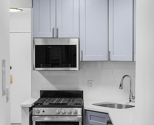 5th image of 321 E 48th St APT 6L