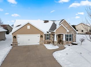 854 Whisper Falls Ln, Menasha, WI 54952