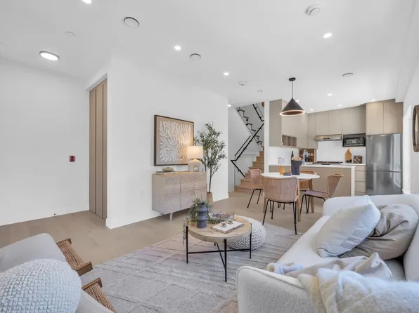 3800 Pender St #2, Burnaby, BC V5C 2L2