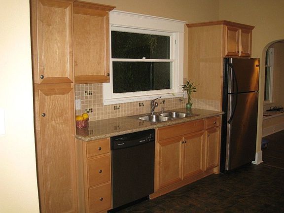 4th image of 4409 N 32nd St