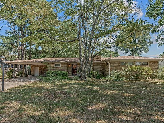 3rd image of 1106 Cardinal Rd