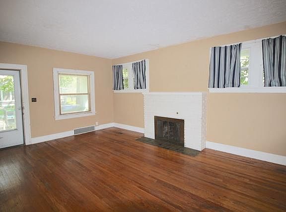 3rd image of 3285 Orchard St