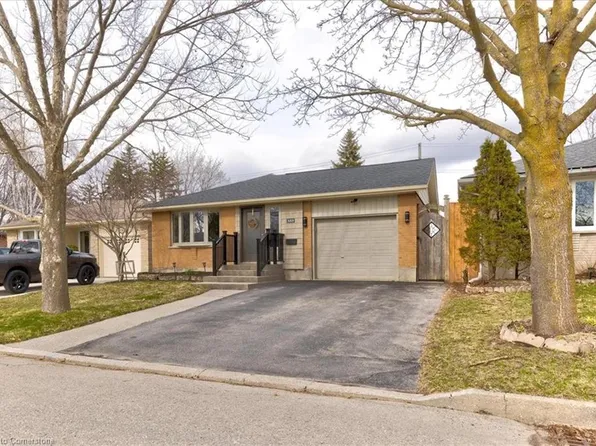 353 Lee Cir, Waterloo, ON N2K 2L8