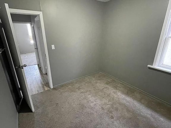 4th image of 2237 Winnipeg St