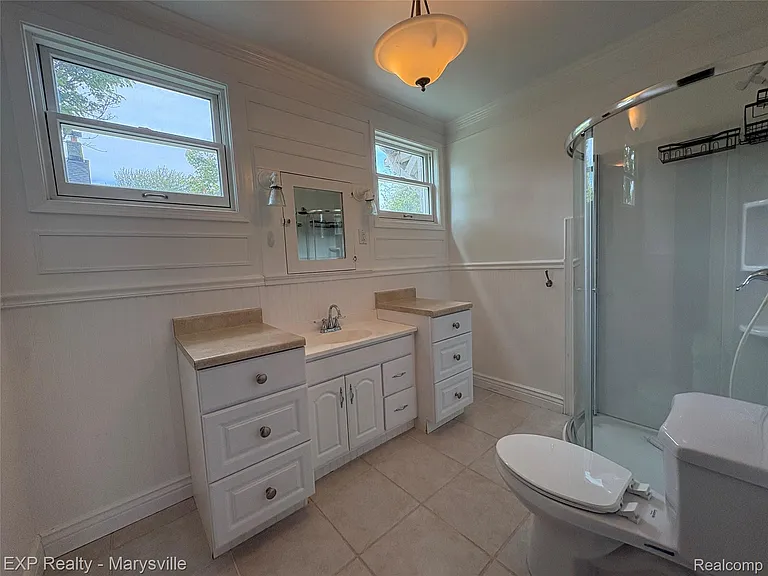 504 Clinton Ave — Photo 11