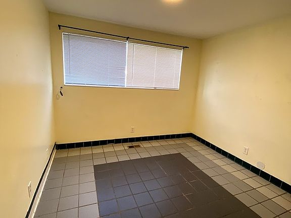 3rd image of 1216 S Pacific Ave #4