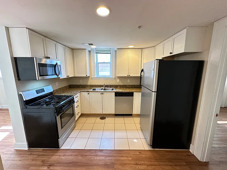 615 W Hancock St — Photo 12