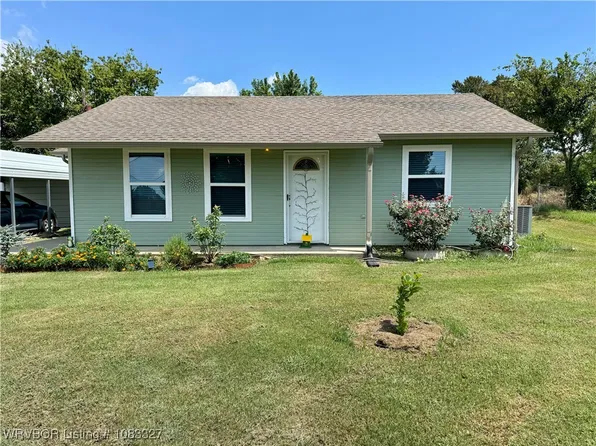 211 Choctaw St, Arkoma, OK 74901