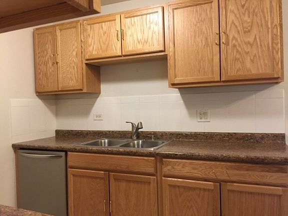 5th image of 16W543 Mockingbird Ln APT 208