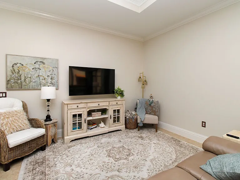8000 Cordoba Pl — Photo 24